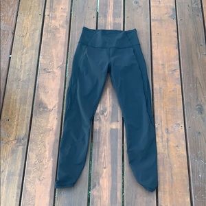 Lululemon size 6 full length mesh legging